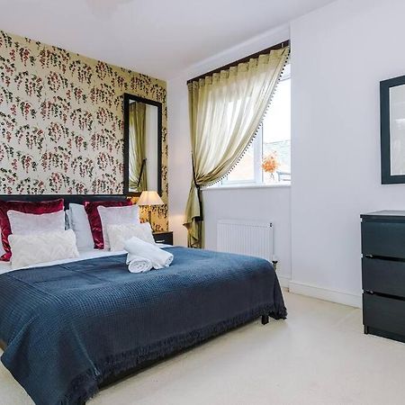 Stylish Townhouse Chester City Centre With Parking Экстерьер фото