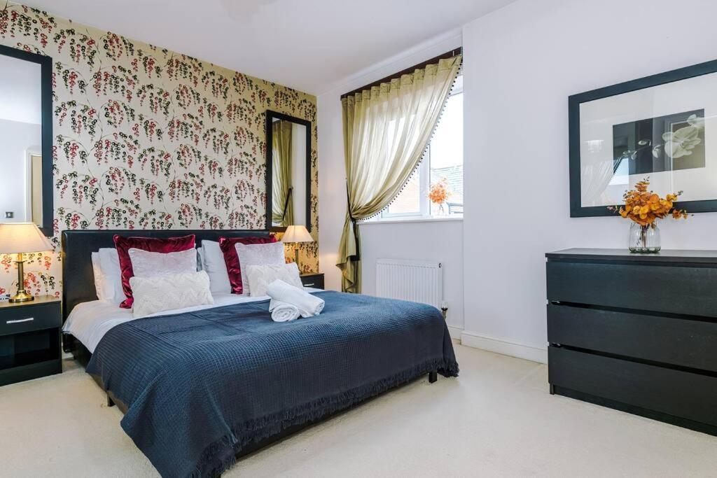 Stylish Townhouse Chester City Centre With Parking Экстерьер фото