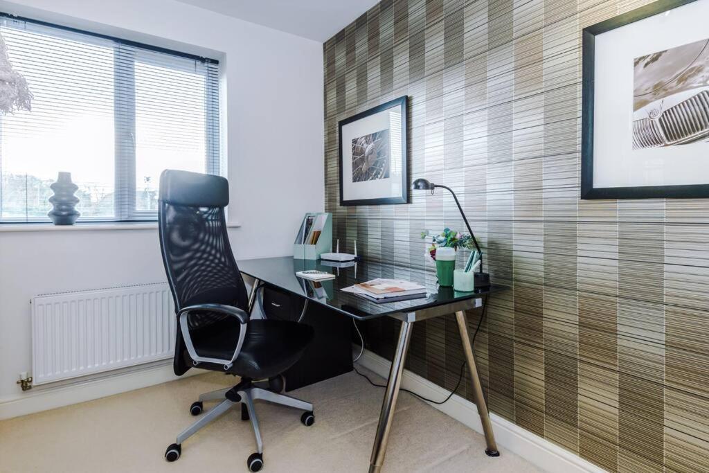 Stylish Townhouse Chester City Centre With Parking Экстерьер фото