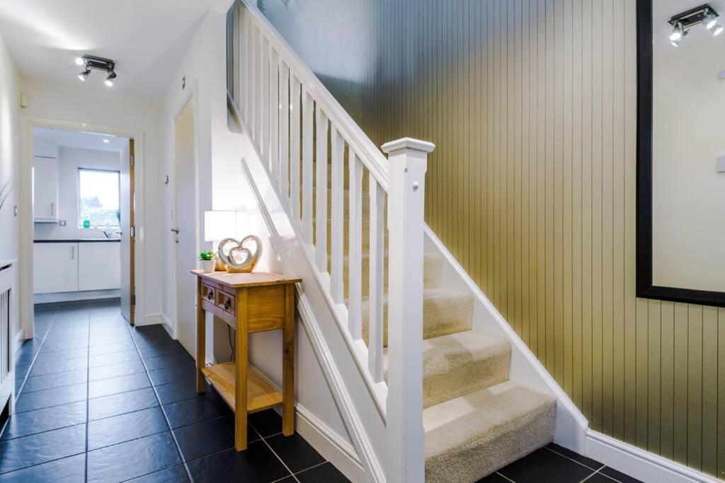 Stylish Townhouse Chester City Centre With Parking Экстерьер фото