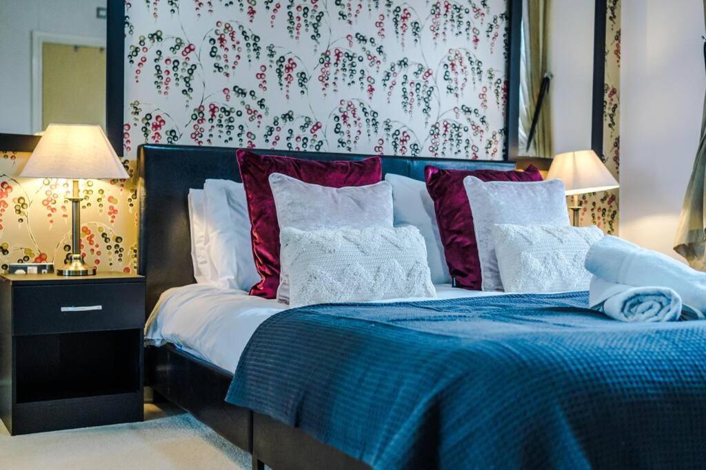 Stylish Townhouse Chester City Centre With Parking Экстерьер фото
