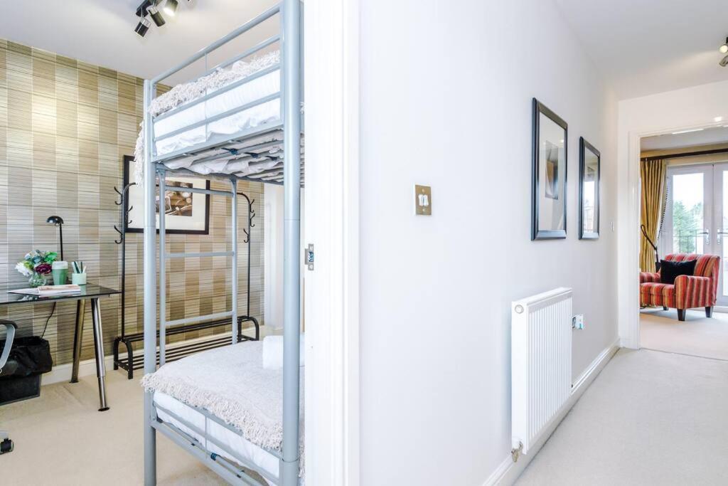 Stylish Townhouse Chester City Centre With Parking Экстерьер фото