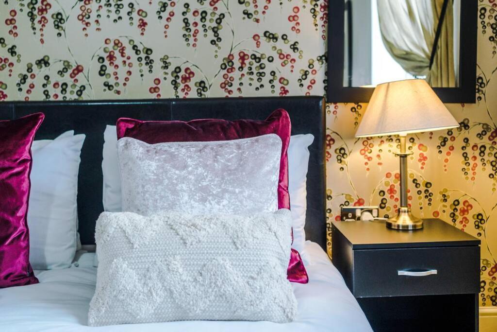 Stylish Townhouse Chester City Centre With Parking Экстерьер фото