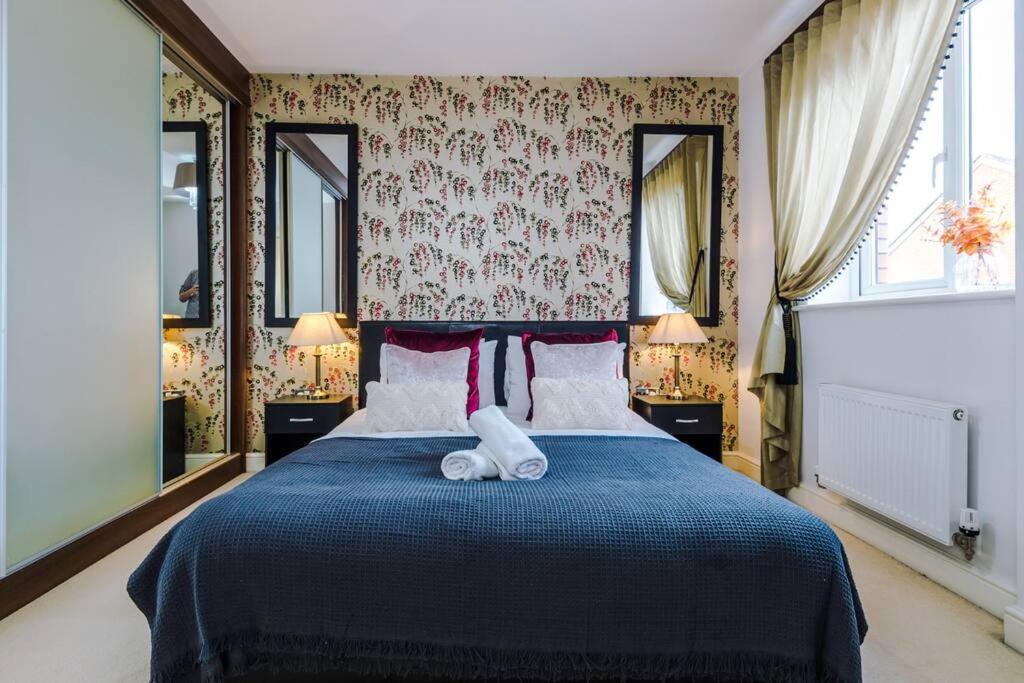 Stylish Townhouse Chester City Centre With Parking Экстерьер фото